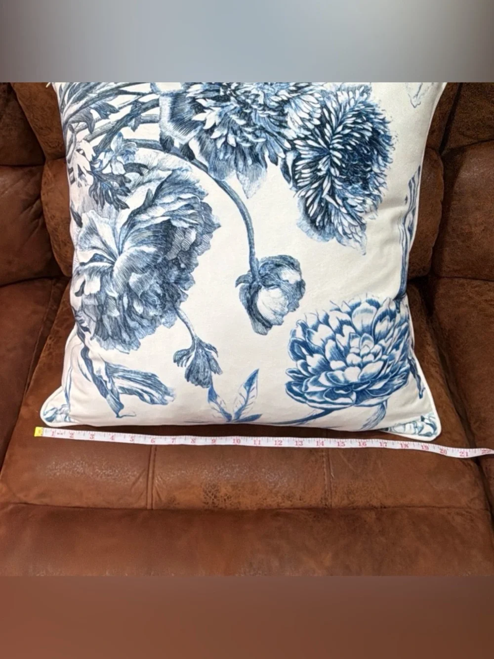 Soho Studio Decorative Throw Pillow 20” Boho Blossoms Floral Design Luxe Velvet‎